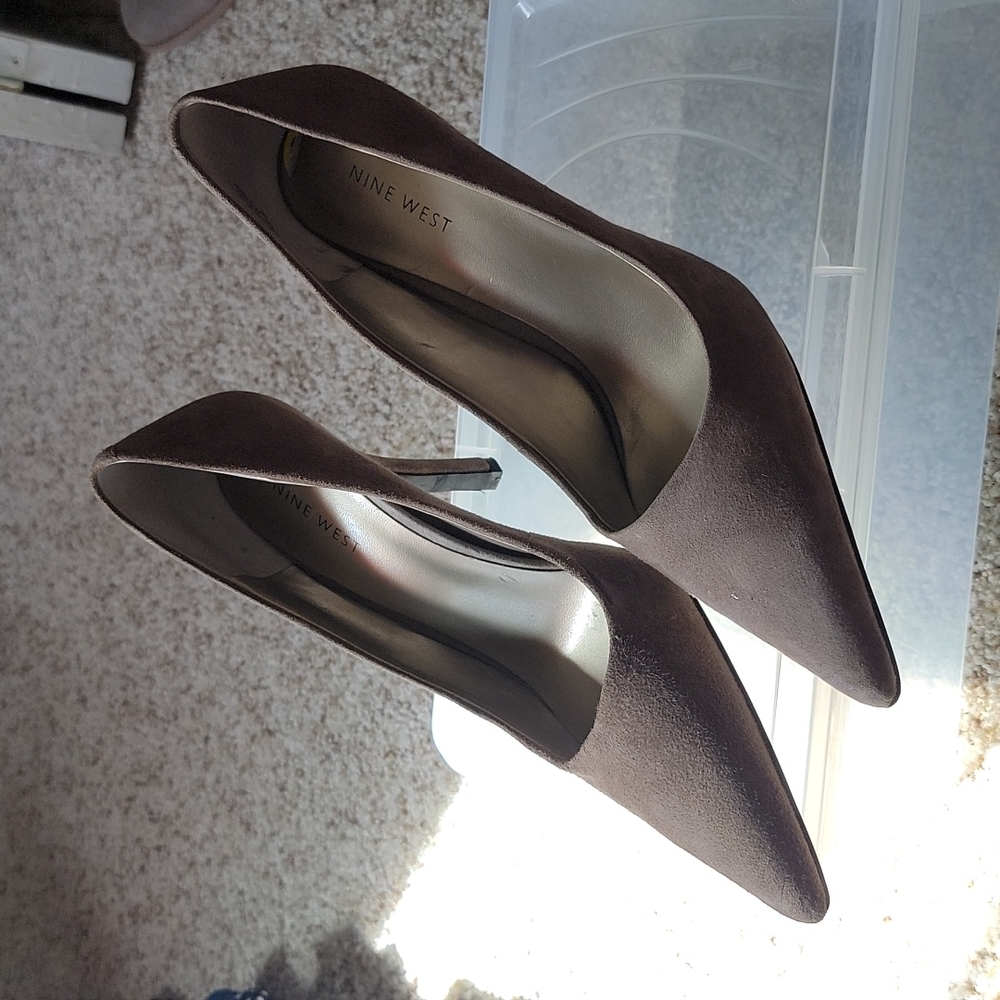 Nine West size 9 tan suede pumps